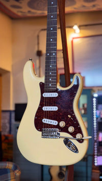 ALIAGA ST CLASSIC VINTAGE YELLOW CUSTOM SHOP